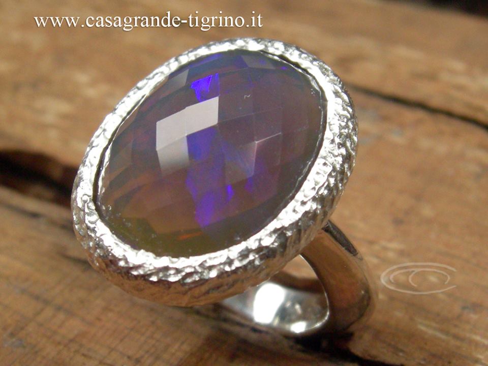 anello_argento_bordo_martellato_opale_guatemala_orafo