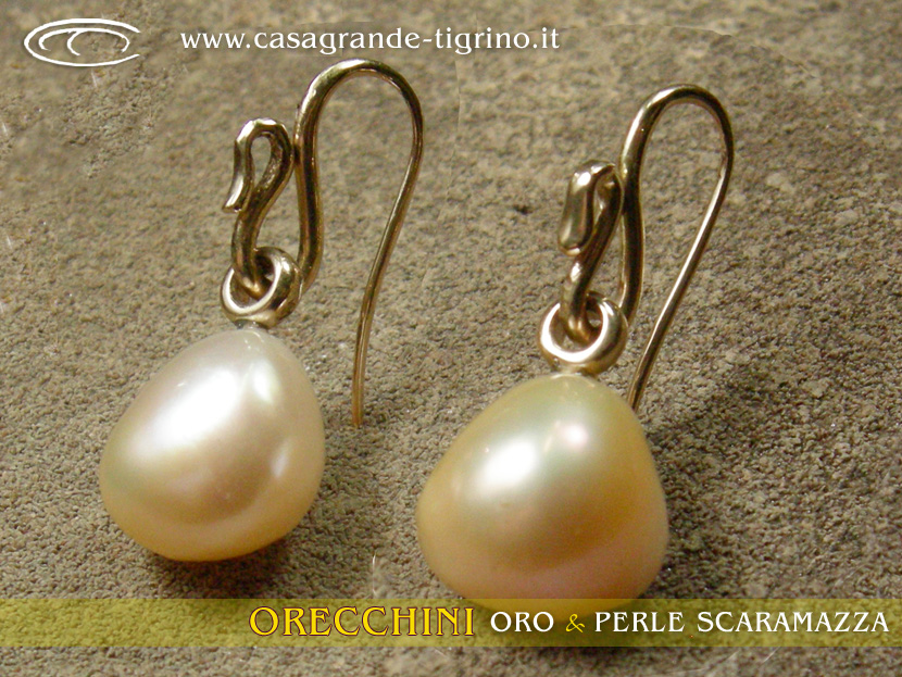 orecchini_ureo_egizio_oro_perle_scaramazza_orafo_marco_casagrande_bologna
